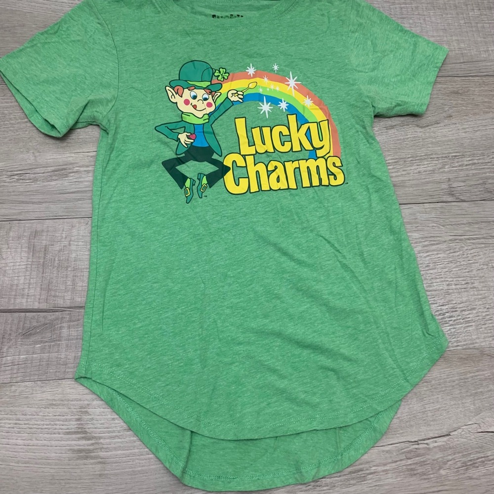 Lucky Charms Leprechaun Graphic T-Shirt Green Heather Curved Hem XS